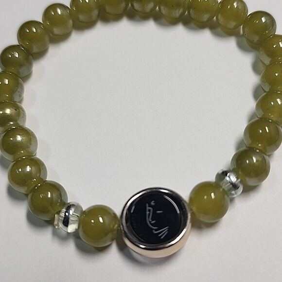 Elegant Green Beaded Bracelet - Picture 2 of 3